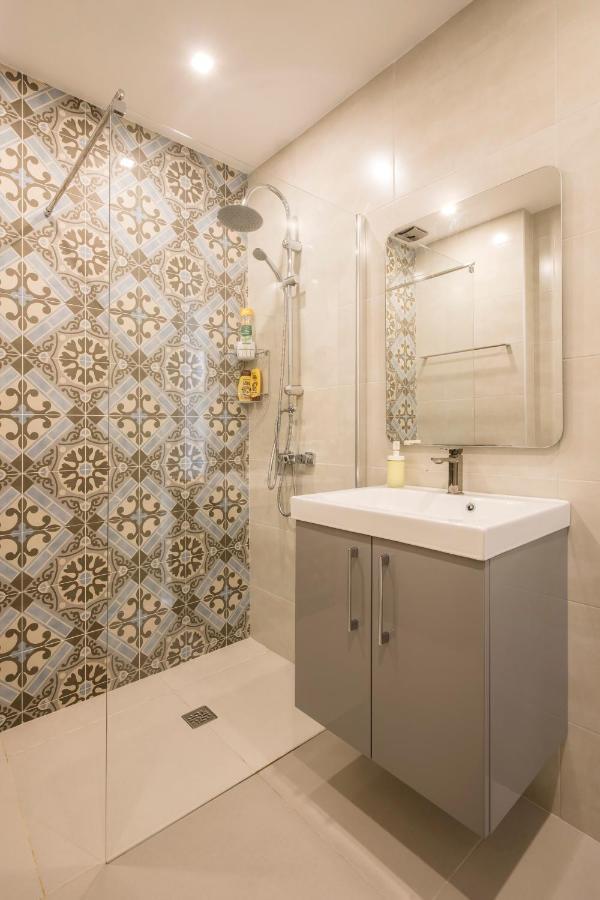 Beautiful Seaview 2 Bedroom Apartment Luz Extérieur photo